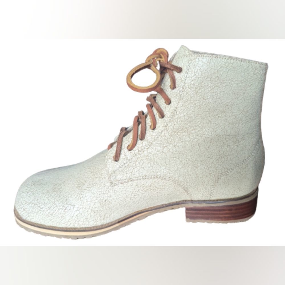 NIB Anthropologie Gee Wawa Kenya distressed crackled beige leather upper